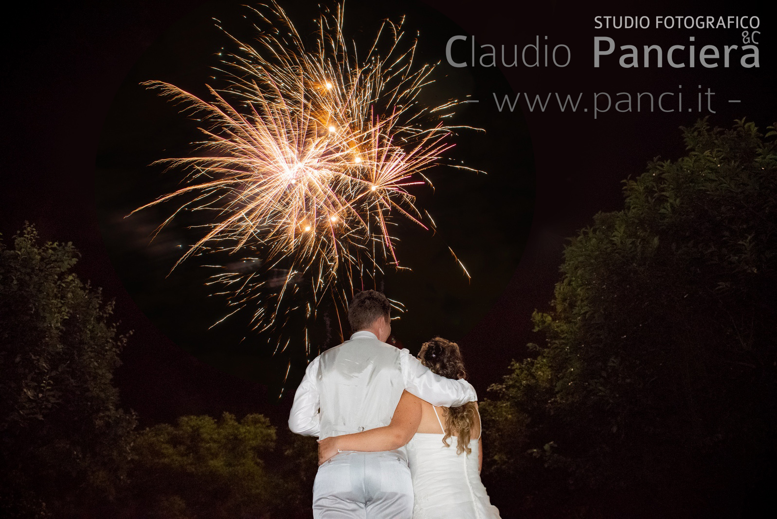 Matrimonio fotografato con fuochi d'artificio – Fotografo per